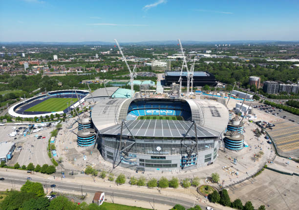Sân vận động Etihad: Từ đường chạy điền kinh đến thánh địa của Manchester City
