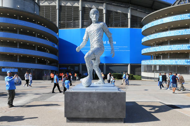 Sân vận động Etihad: Từ đường chạy điền kinh đến thánh địa của Manchester City